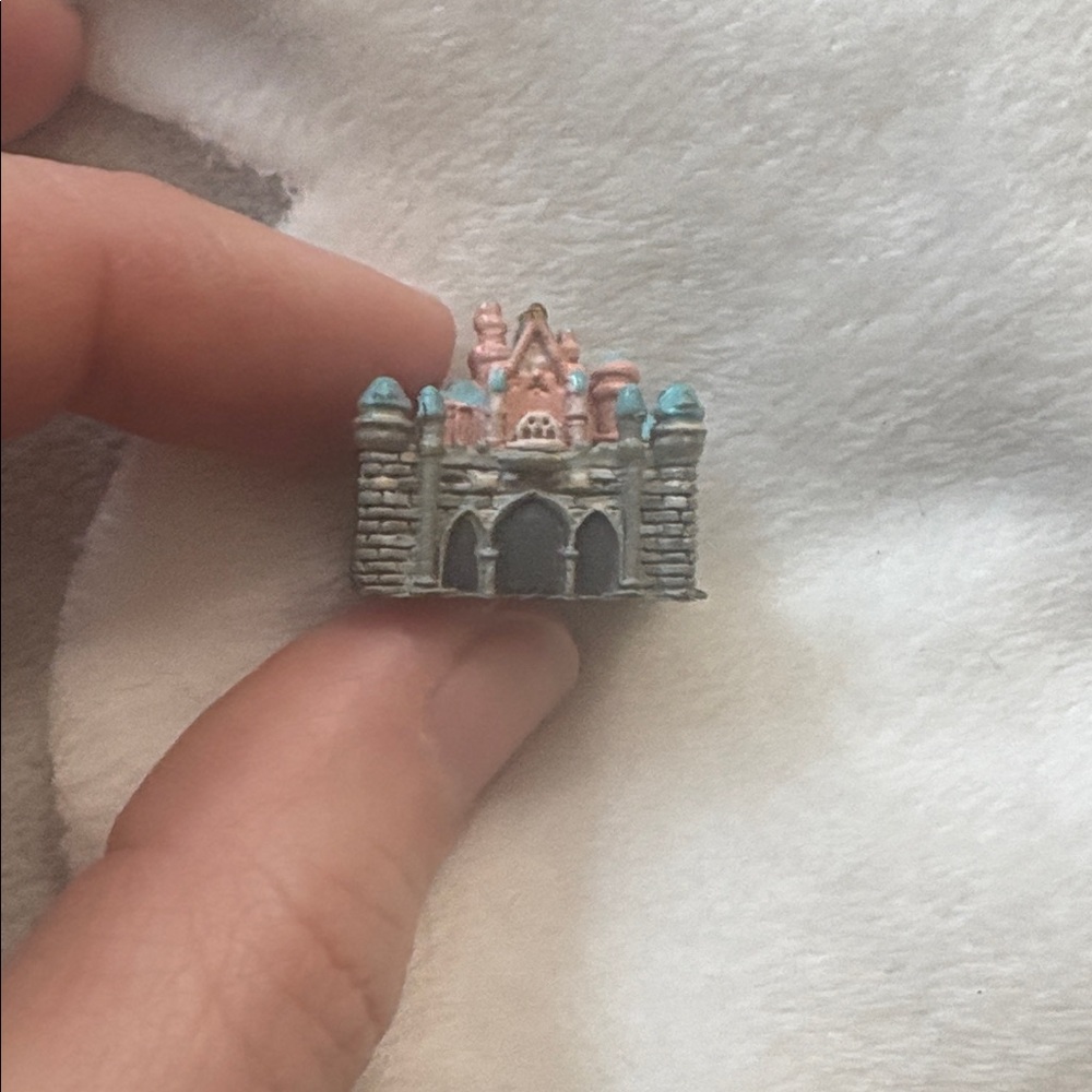 Disney Collector Packs Park Series 3 DL Castle Sleeping Beauty Castle Super Rare